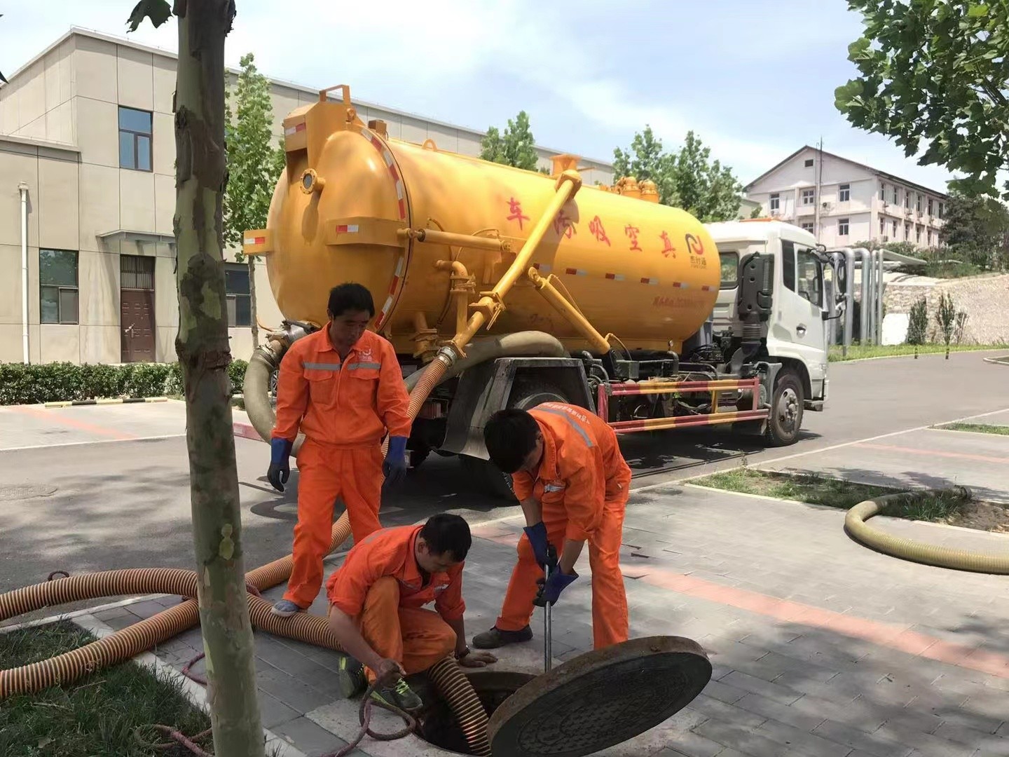 龙泉驿化粪池清理与5-8吨吸粪车施工效率分析